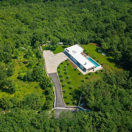 Nicol Tireli Βίλα