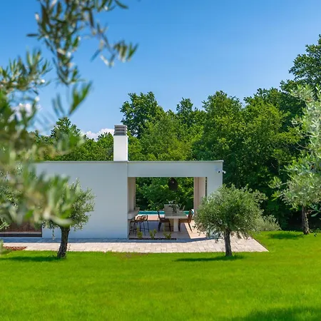 Βίλα Nicol Tireli *