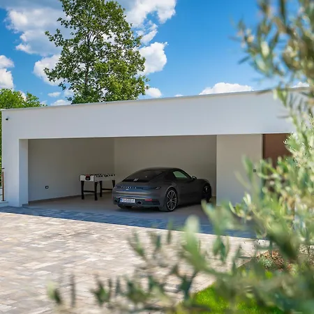 Nicol Tireli Βίλα Kršan