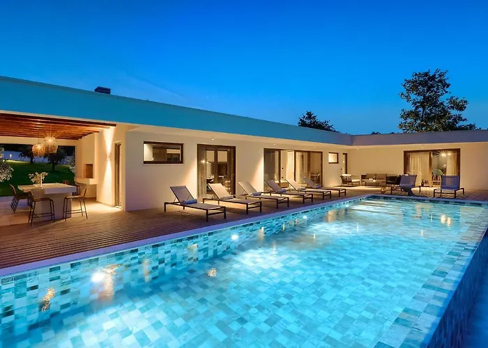 Nicol Tireli Βίλα *