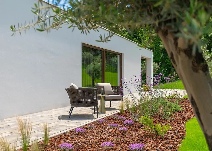 Nicol Tireli Βίλα *