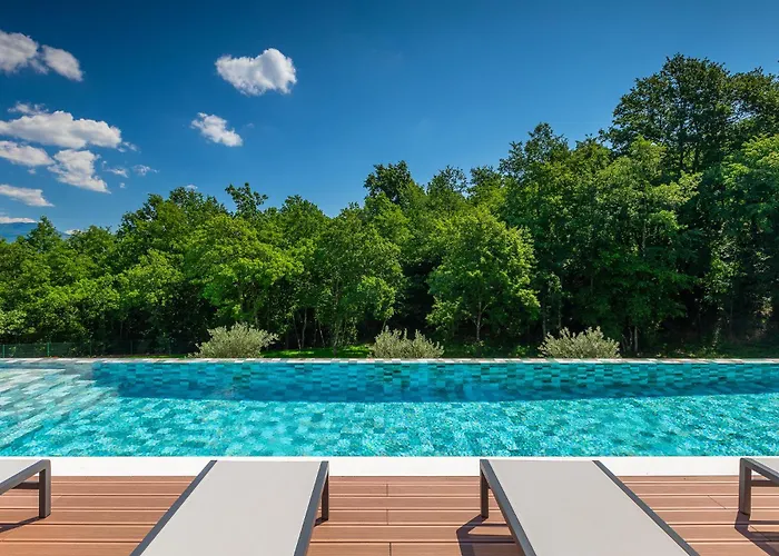 Nicol Tireli Βίλα *