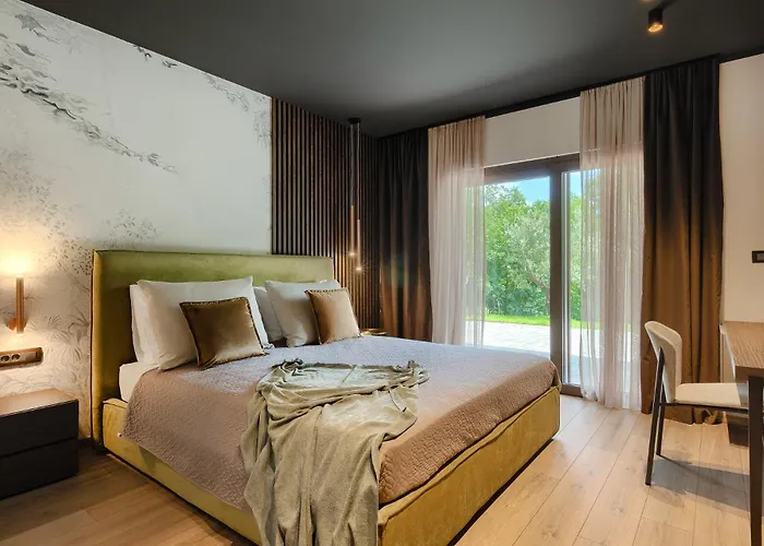 Nicol Tireli Βίλα *